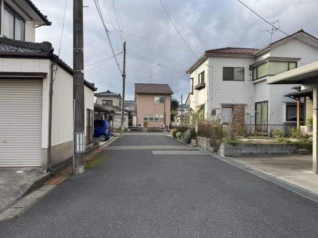 江南区曙町1丁目　中古戸建の前面道路含む現地写真