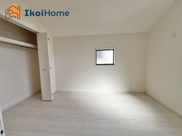 明石市魚住町金ケ崎　新築戸建の子供部屋|◆同社施工例◆注意。カーテン・カーテンレールは付いておりません。弊社にご相談ください。