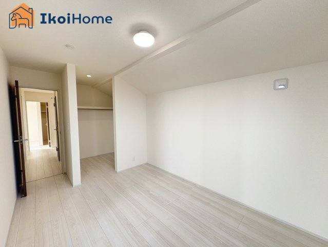 明石市魚住町金ケ崎　新築戸建の寝室|◆同社施工例◆全居室ペアガラス標準装備。一般の窓ガラスの２倍の断熱効果がございます。