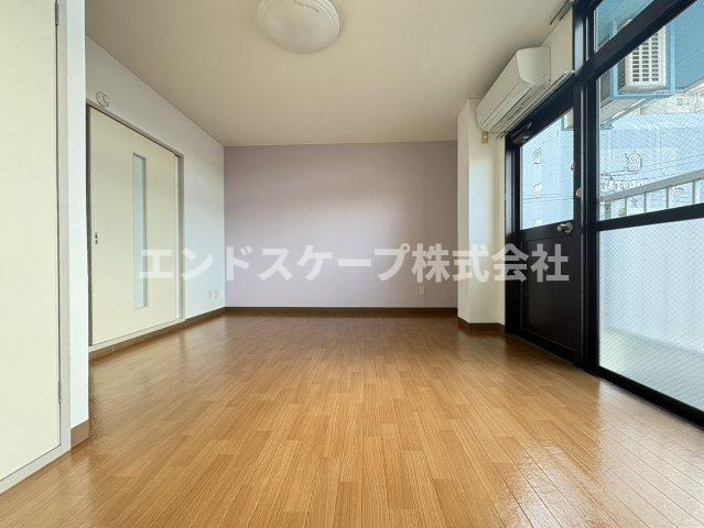 ウイングマンションの居間・リビング|高崎、前橋のお部屋探しはエンドスケープまで！お客様の理想お聞かせ下さい♪