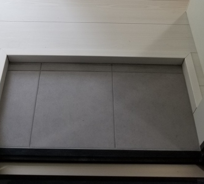 アパートメンツ東京西小岩の玄関