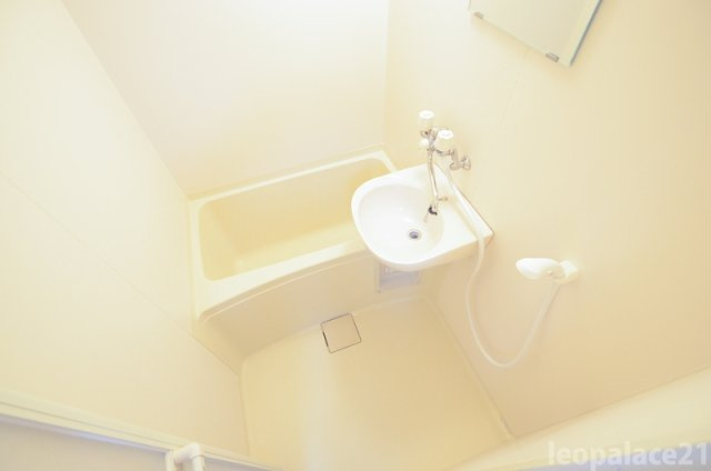 レオパレス泉の浴室|備品や設備仕様は号室等により異なります現地をご確認下さい。