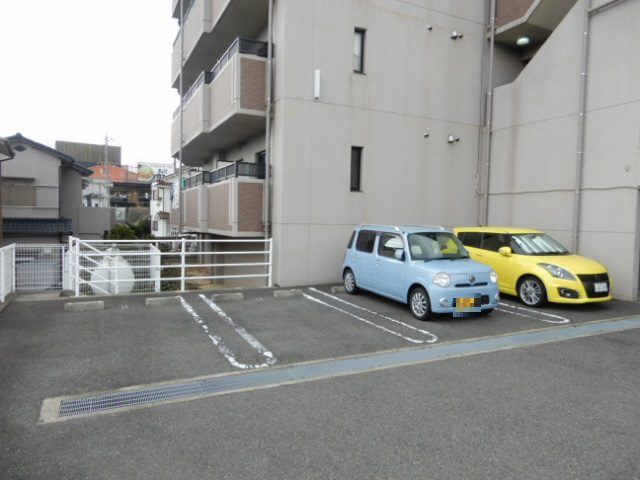カレント　スクエアの駐車場