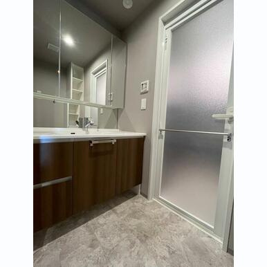 熊本市西区春日２丁目の賃貸マンションの独立洗面台