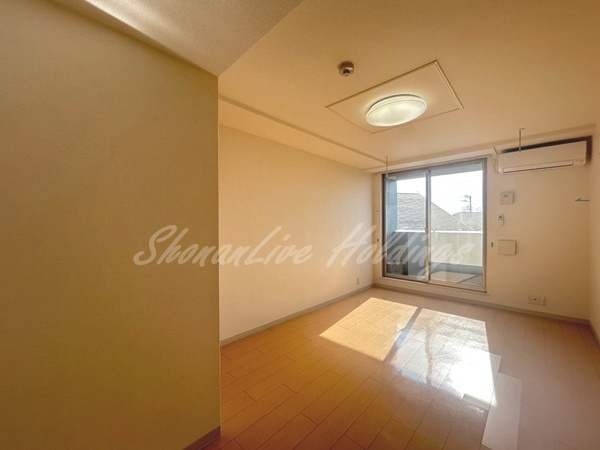 茅ヶ崎市香川４丁目の賃貸マンションの居間・リビング