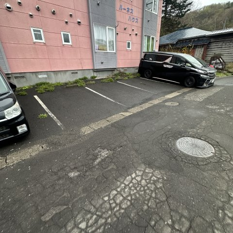 ルーネスハウスの駐車場