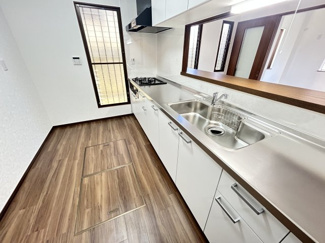 【キッチン】 | 千葉市若葉区北大宮台　千葉都市モノレール「千城台」駅 | 美しく＆使いやすい。奥様想いのキッチン空間温もりを醸し出すカキッチンは料理の為の配慮を散りばめられた仕様。