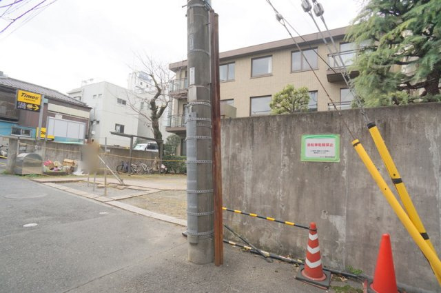 西麻布１　土地の外観|☆現況建物（空室）☆
居宅・事務所
延床面積777.63㎡
昭和57年7月26日築
駐車スペース4台分有