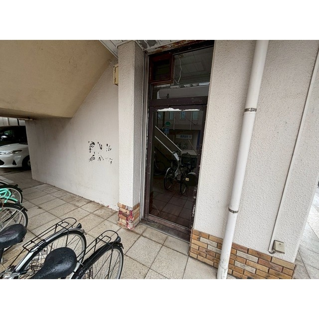 クミアイビルの玄関