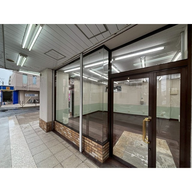 クミアイビルの玄関