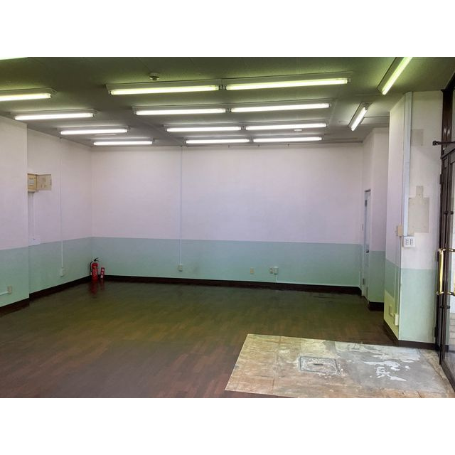 クミアイビルの居間・リビング