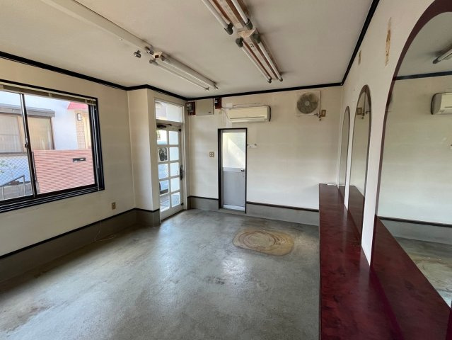 大日丘町2丁目店舗事務所のロビー