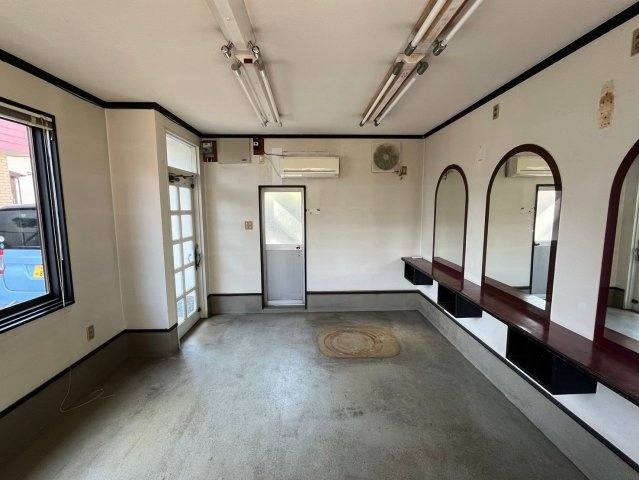 大日丘町2丁目店舗事務所のロビー