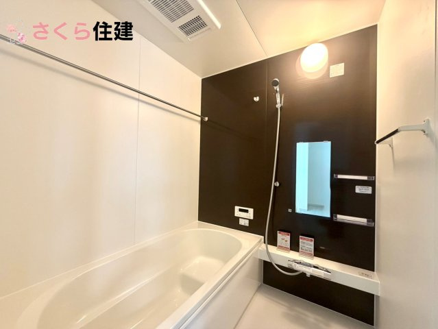 リガーレさくら市卯の里1期　1号棟の浴室|梅雨の時期は大活躍の浴室乾燥機！家族の数だけ増える洗濯物もしっかり乾かせます。
