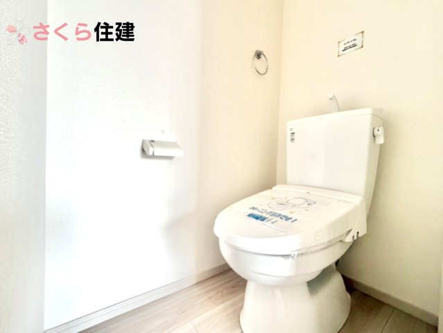 リガーレさくら市卯の里1期　1号棟のトイレ|トイレは各階完備。夜、トイレに起きても、2階の寝室から1階のトイレに降りる必要はありません。