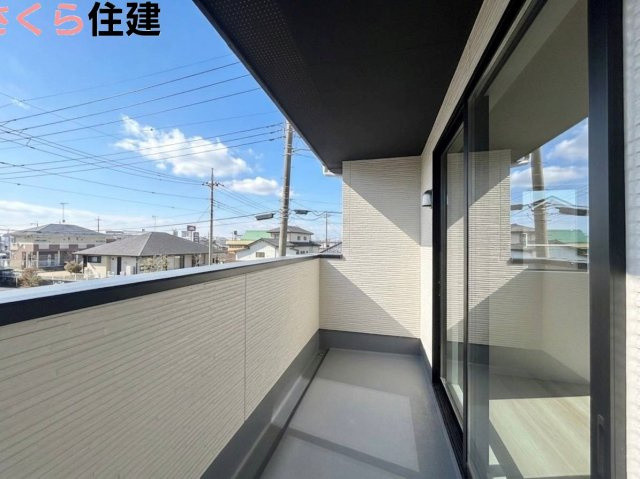 リガーレさくら市卯の里1期　1号棟のバルコニー|急な雨でも安心なインナーバルコニー♪家族全員分の布団もゆったり並べられるます♪
