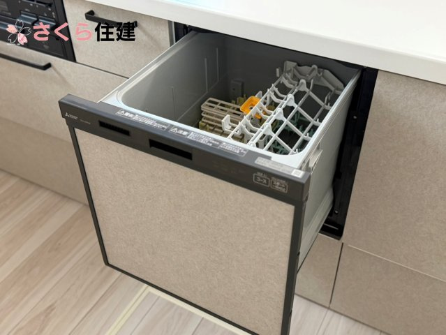 リガーレさくら市卯の里1期　1号棟のキッチン|手で洗うより時間もお金も節約に！暮らしにゆとりをもたらす食洗器完備。家族との時間も増えますね。