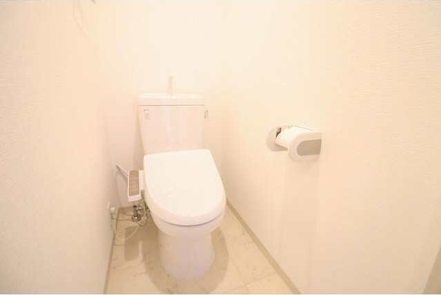 大阪市西区立売堀６丁目の賃貸マンションのトイレ