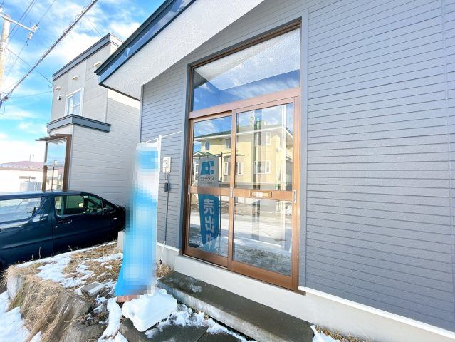 【玄関】 | 網走市向陽ヶ丘３丁目３ー２１　中古売家 | 【現況】風除室付きの住宅になっております。