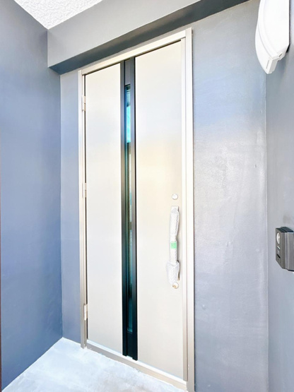 【玄関】 | 網走市向陽ヶ丘３丁目３ー２１　中古売家 | 【リフォーム後】玄関ドアは新品の断熱ドアに交換致しました。