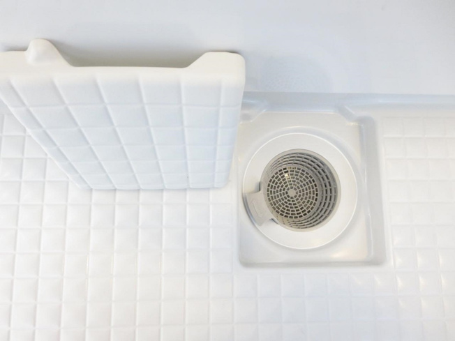 【浴室】 | 網走市向陽ヶ丘３丁目３ー２１　中古売家 | 【リフォーム後】浴室の排水溝は髪の毛等がまとまりやすい構造になっており、お掃除の負担が軽減されます。