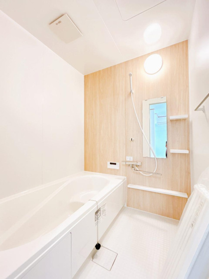 【浴室】 | 網走市向陽ヶ丘３丁目３ー２１　中古売家 | 【リフォーム後】ユニットバスは新品に交換しました。浴槽は大人も足を伸ばしてゆったり浸かれる広さです。