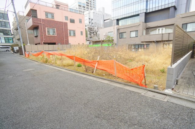 南青山３　土地の外観|東京メトロ銀座線「外苑前」駅徒歩7分
東京メトロ銀座線・半蔵門線・千代田線「表参道」駅徒歩8分
東京メトロ千代田線「乃木坂」駅徒歩15分
