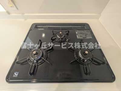 【ランドリースペース】 | 磐田市国府台 3期 新築一戸建て 1号棟 | 3口コンロがあります