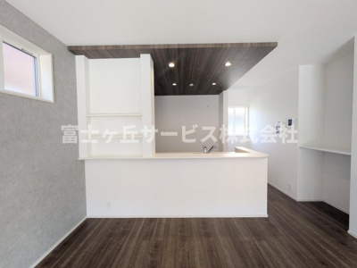 【キッチン】 | 磐田市国府台 3期 新築一戸建て 1号棟 | 前から見たキッチンです