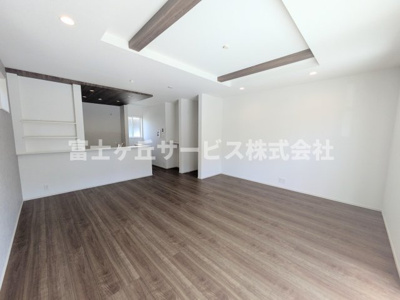 【居間・リビング】 | 磐田市国府台 3期 新築一戸建て 1号棟 | リビングダイニングです