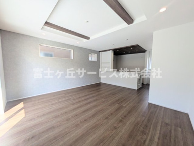 【居間・リビング】 | 磐田市国府台 3期 新築一戸建て 1号棟 | リビングです