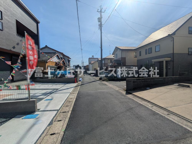 【前面道路含む現地写真】 | 磐田市国府台 3期 新築一戸建て 1号棟 | 前面道路です