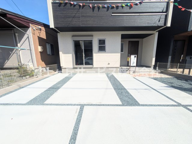 【駐車場】 | 磐田市国府台 3期 新築一戸建て 1号棟 | ３台駐車可能です