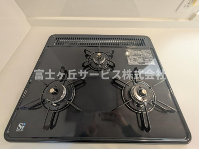 【その他】 | 磐田市国府台 3期 新築一戸建て 2号棟 | 3口コンロがあります