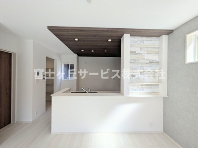 【キッチン】 | 磐田市国府台 3期 新築一戸建て 2号棟 | 前から見たキッチンです