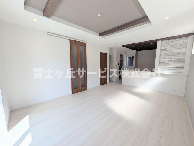 【居間・リビング】 | 磐田市国府台 3期 新築一戸建て 2号棟 | リビングダイニングです