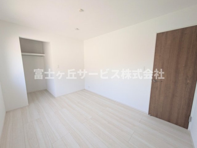 【洋室】 | 磐田市国府台 3期 新築一戸建て 2号棟 | 洋室です