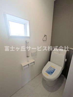 【トイレ】 | 磐田市国府台 3期 新築一戸建て 2号棟 | １F2F同タイプのトイレがあります