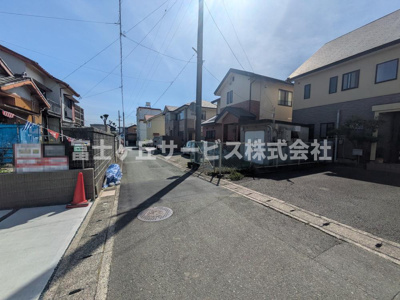 【前面道路含む現地写真】 | 磐田市国府台 3期 新築一戸建て 2号棟 | 前面道路です