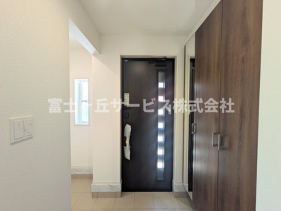 【玄関】 | 磐田市国府台 3期 新築一戸建て 2号棟 | 玄関です