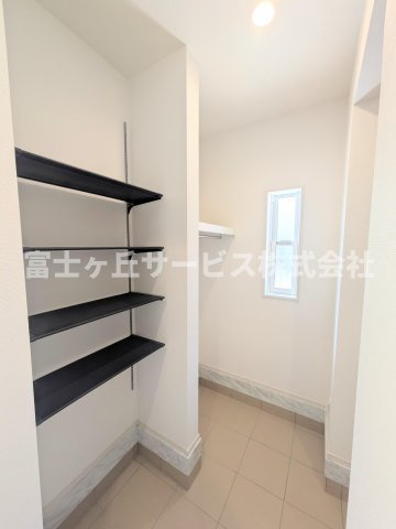 【その他】 | 磐田市国府台 3期 新築一戸建て 2号棟 | 玄関横のシューズクロークです
