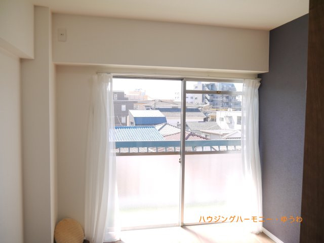 【洋室】 | 松原マンション | 一日の疲れをいやしてくれる寝室。