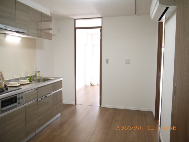 【キッチン】 | 松原マンション | 朝は目覚め、昼は安らぎ、そして夕時は温もりを。