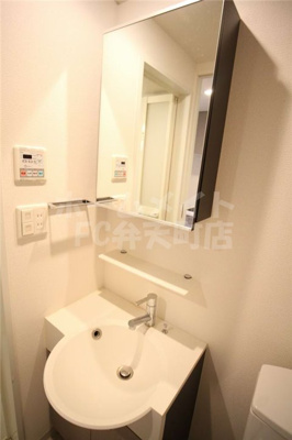 【洗面所】 | エスリード弁天町パークプレイス | スペースが確保できる洗面所です