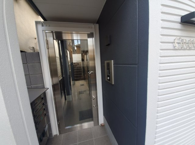 グランクオール三軒茶屋のエントランス