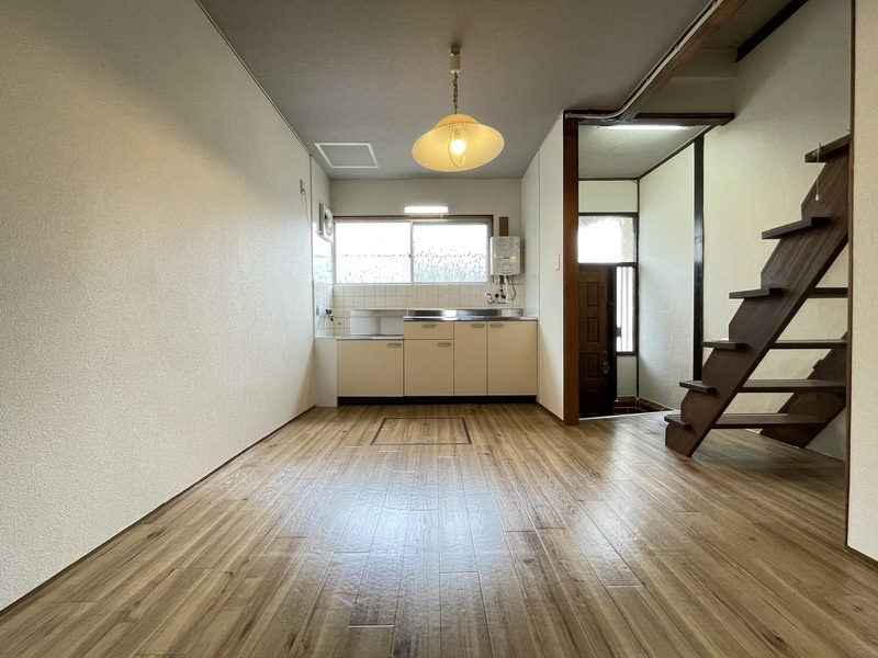 鳳中町戸建賃貸の居間・リビング