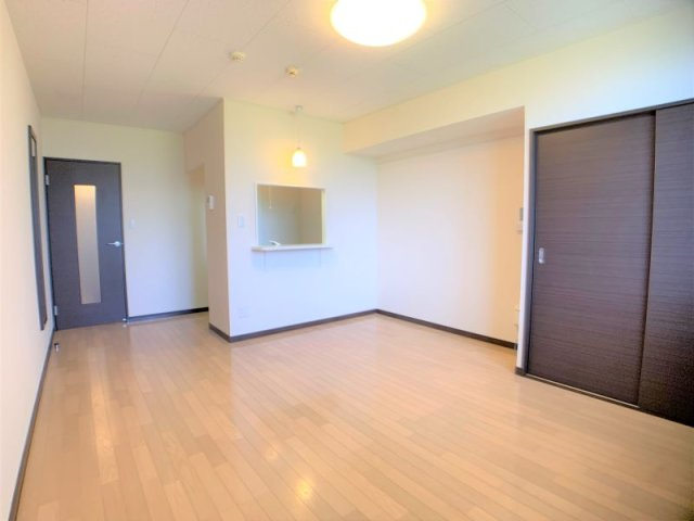 【居間・リビング】 | レオネクスト筑紫町 | 設備・仕様は号室により異なる為、現況を優先致します。