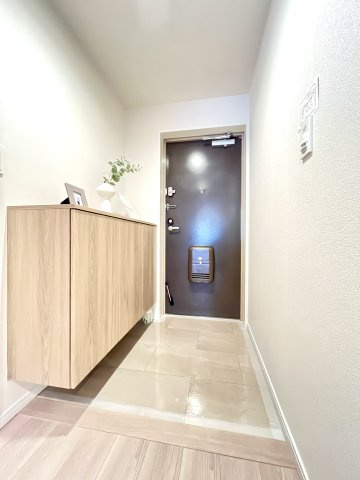 コスモ西宮山手の玄関