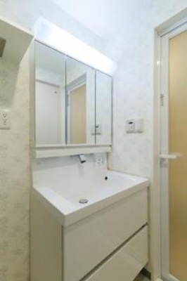 【洗面所】 | ＡＬＩＶＩＯ西麻布 | ※写真は同タイプ住戸です。