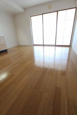 プライムアーバン町屋サウスコートの居間・リビング